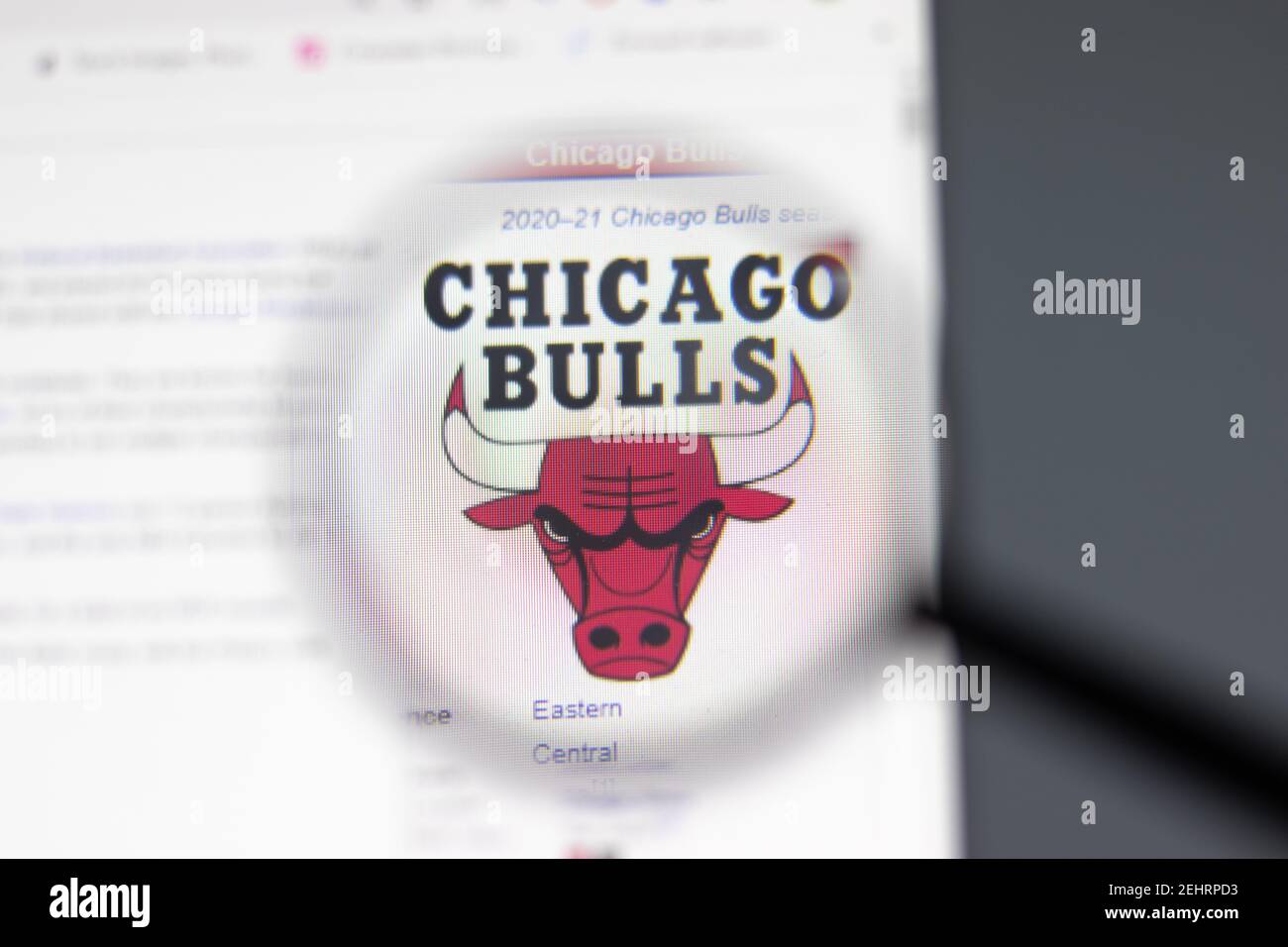 New York, USA - 15. Februar 2021: Chicago Bulls Website im Browser mit Firmenlogo, illustrative Editorial Stockfoto