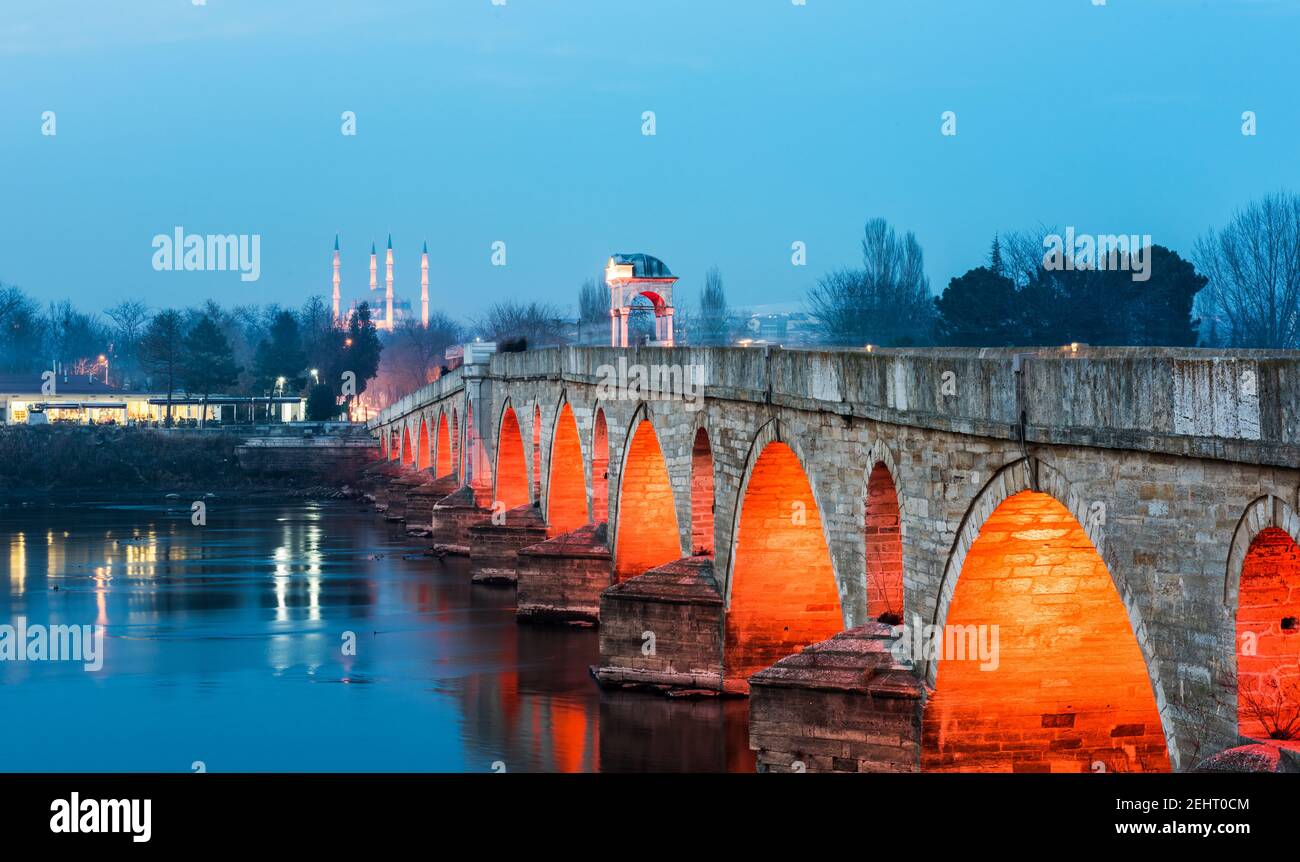 EDIRNE, TÜRKEI. Meric Bridge (Mecidiye Bridge) über dem Meric River. Stockfoto