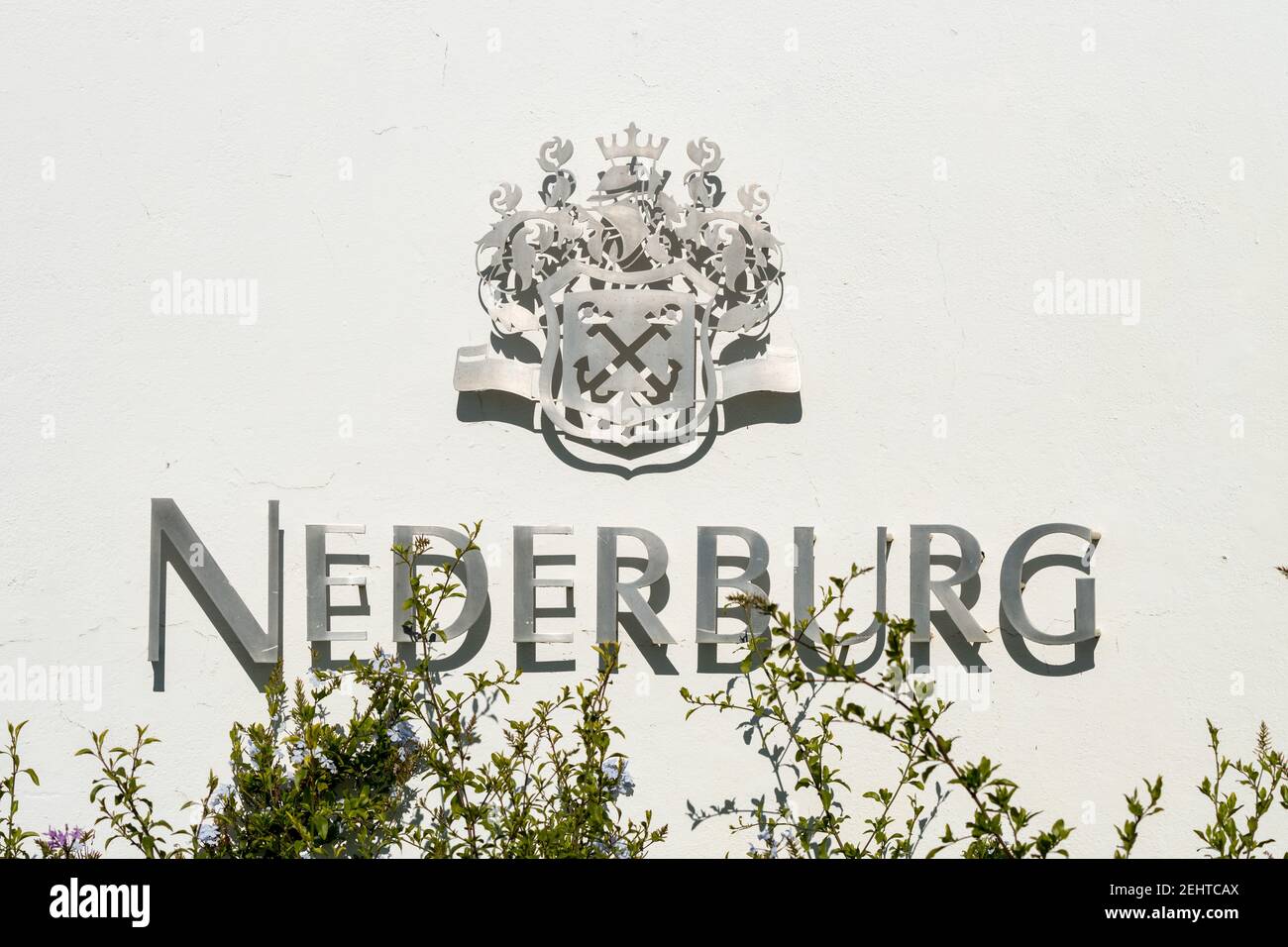 Nederburg Weingutsname an der Wand Eingang in Paarl, Cape Winelands, Südafrika Konzept Weinindustrie Stockfoto