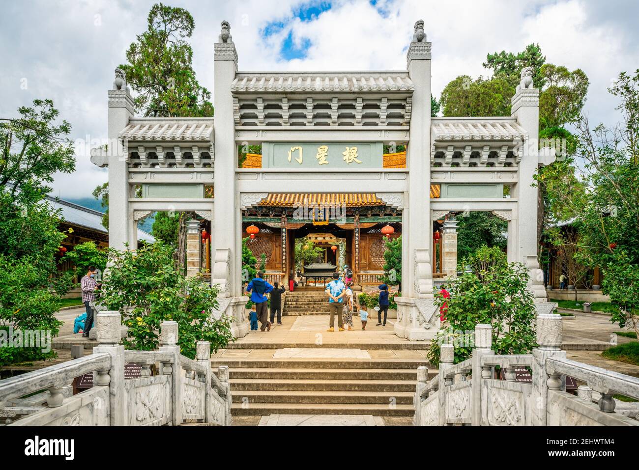 Dali China , 6 Oktober 2020 : Gebäude und Touristen im konfuzianischen Tempel der Dali Altstadt in Dali Yunnan China Stockfoto