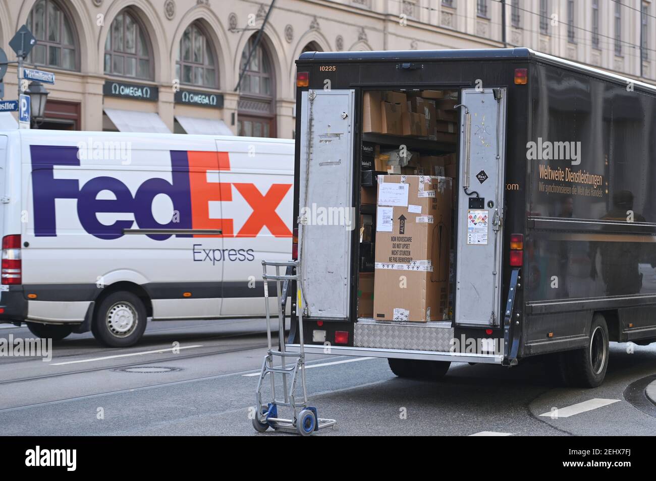 A Ups Parcels Delivery Stockfotos und -bilder Kaufen - Alamy