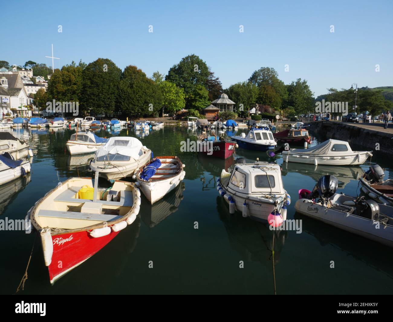 Dartmouth Hafen, Devon, vom Ufer aus gesehen. Stockfoto