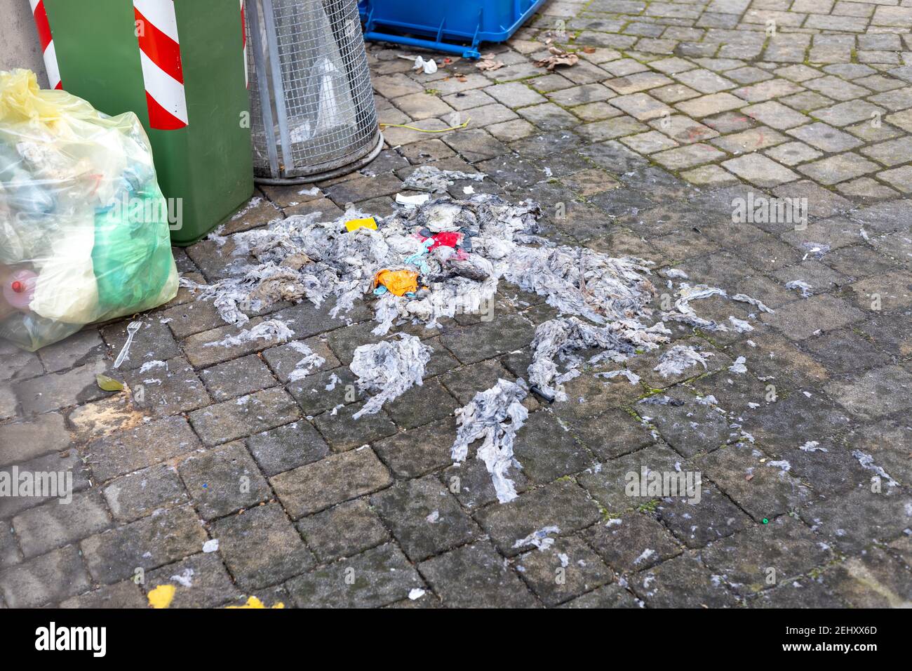Mülleimer, Müll ist Haufen viel Dump, Verschmutzung durch Müll Plastikmüll Müll, Taschen bin von Plastikmüll, Müll Abfälle viele Junk-Dump Stockfotografie