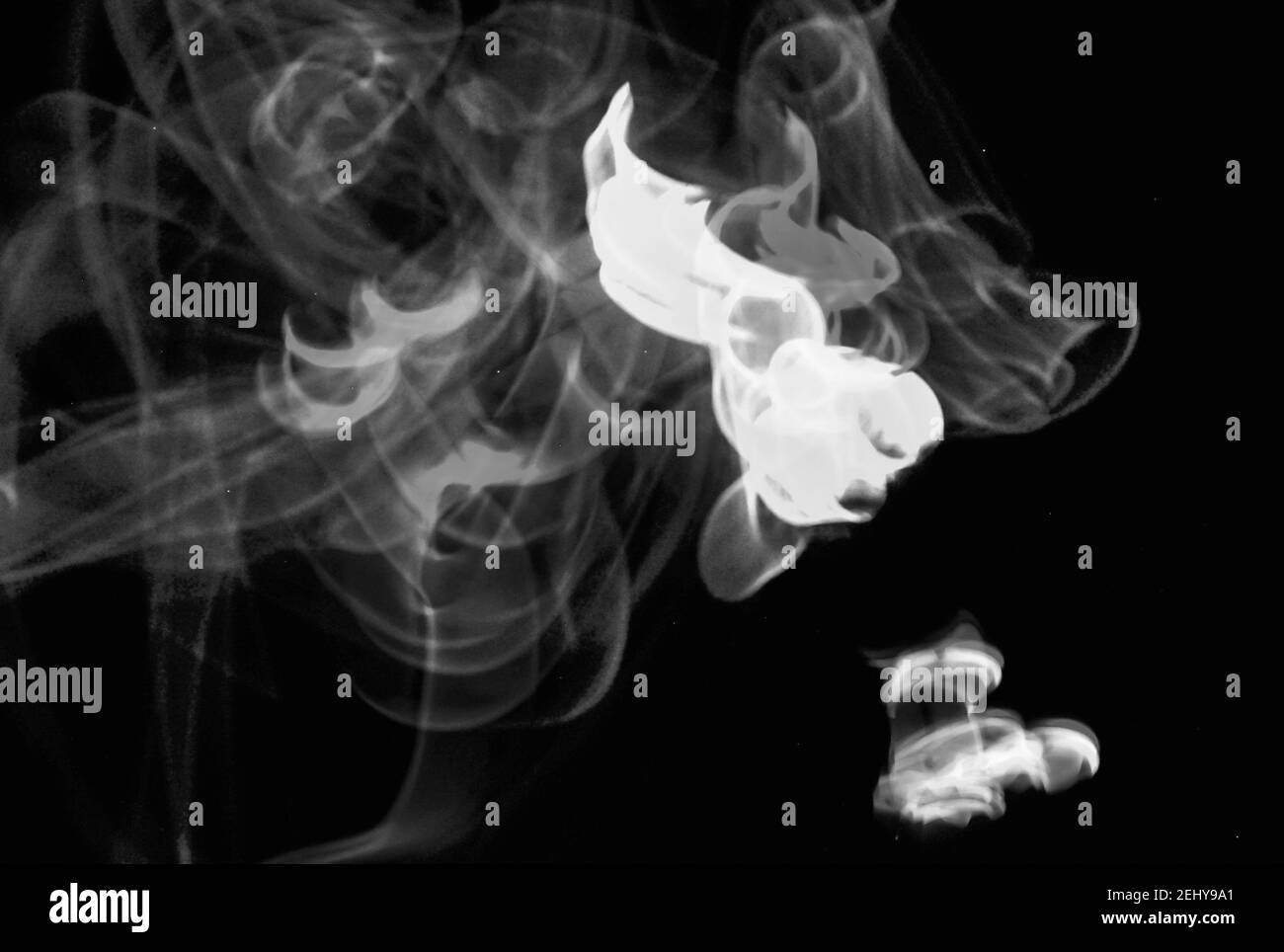 Helle Malerei in schwarz-weiß, abstrakter Hintergrund Stockfoto