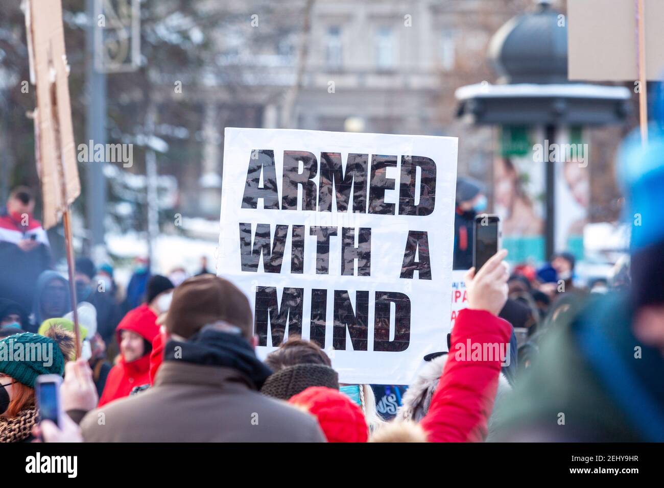 Massengruppe von Menschen bei Protest oder Demonstration gegen Bildung Reform Stockfoto