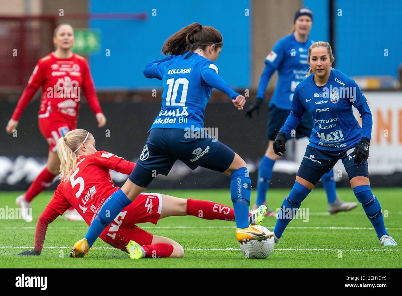 Loreta Kulashi (10 Eskilstuna) und Olivia Mattsson (5 Orebro) in