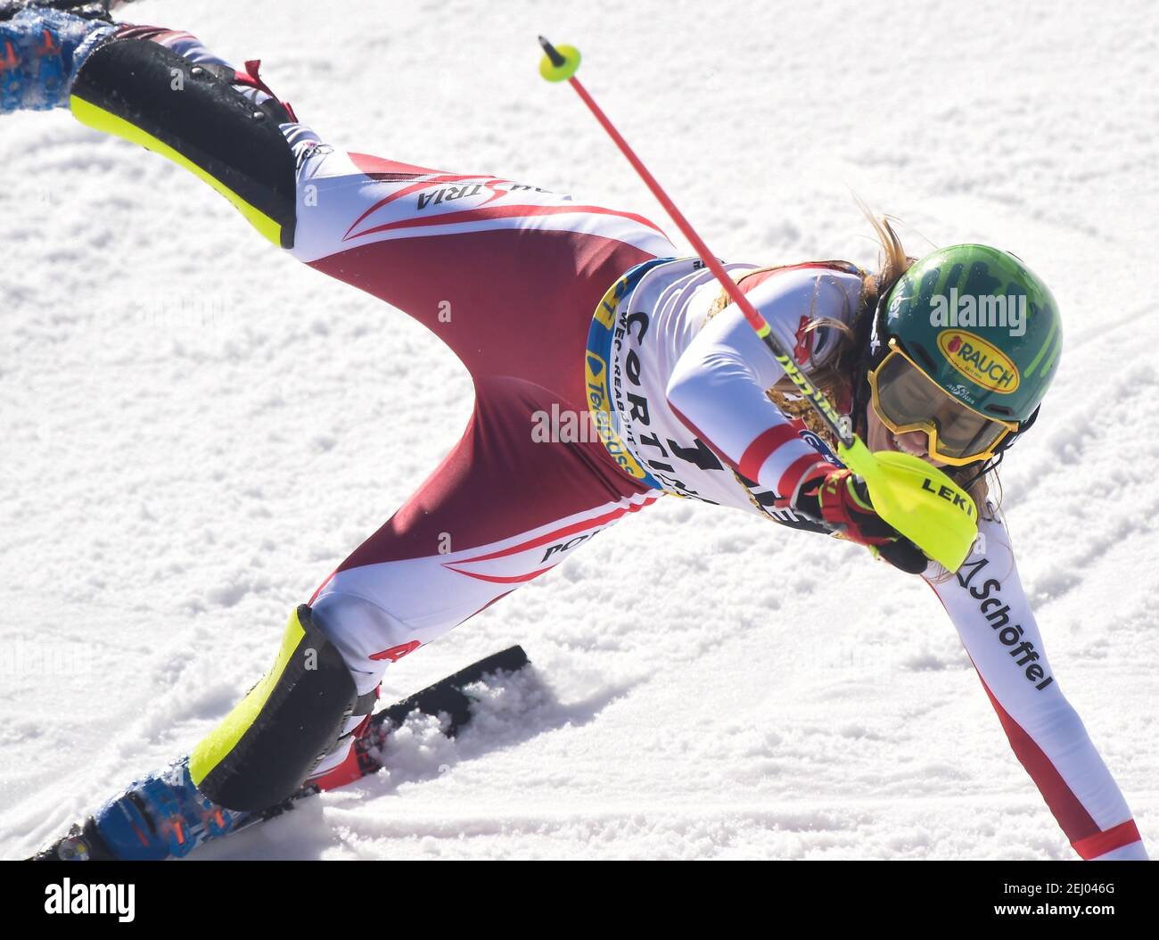 Cortina (BL, Italien. Februar 2021, 20th. Cortina (BL), Italien, Druscie, 20. Februar 2021, Die Österreicherin Katharina Liensberger reagiert, nachdem sie 2021 die Ziellinie für seine Goldmedaille überquert hat FIS Alpine Skiweltmeisterschaft - Slalom - Damen - alpines Skirennen Credit: Franco Debernardi/LPS/ZUMA Wire/Alamy Live News Stockfoto