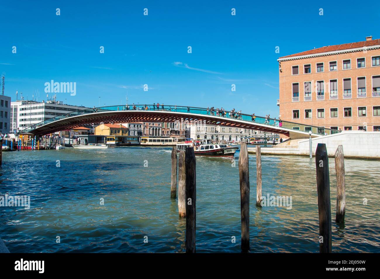 Die Verfassungsbrücke, Calatrava-Brücke, auf dem Canal Grande, Stadt Venedig, Italien, Europa Stockfoto