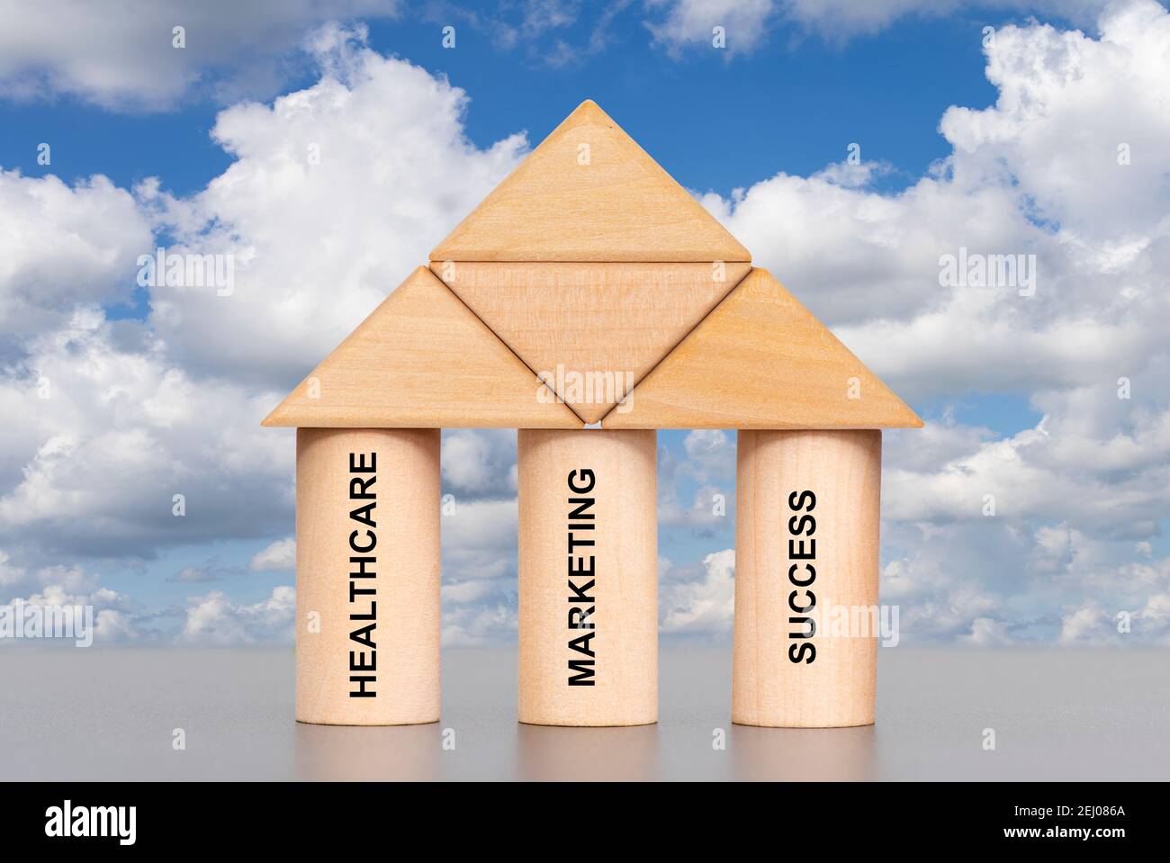Drei Säulen stehen für Gesundheit, Marketing und Erfolg Stockfoto