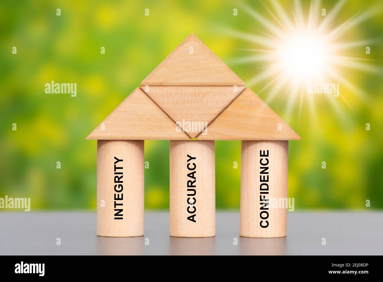 Integrität, Genauigkeit und Vertrauen auf drei Säulen gedruckt Stockfoto