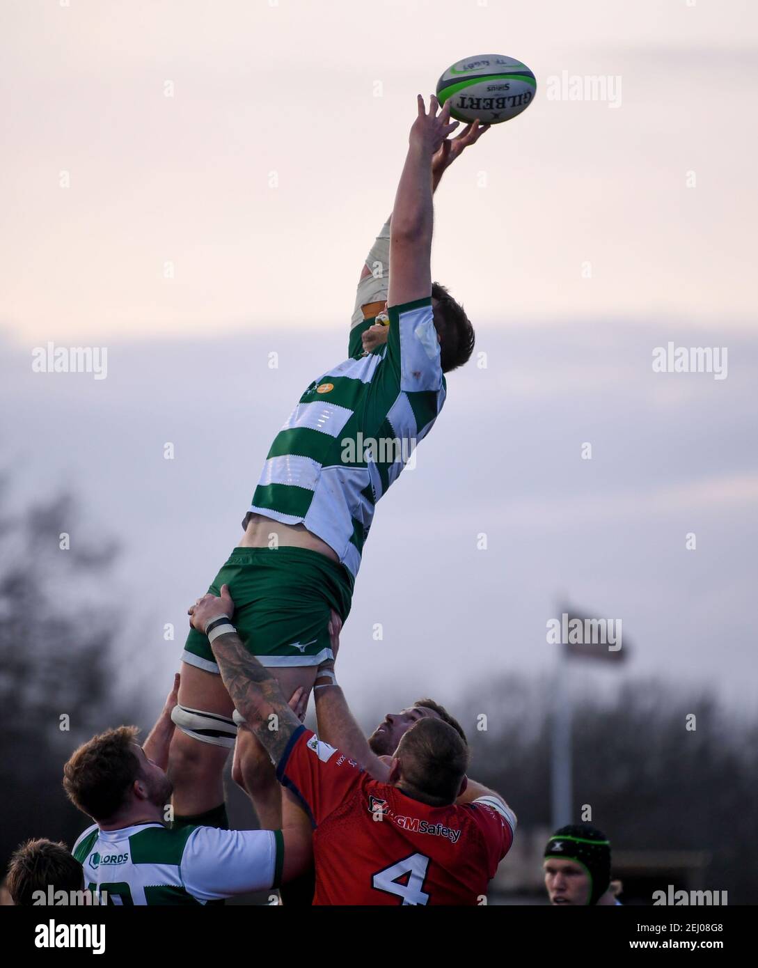 Trailfinders Sports Club, London, Großbritannien. Februar 2021, 20th. Trailfinders Challenge Cup Rugby, Ealing Trailfinders gegen Doncaster Ritter; James Cannon von Ealing Trailfinders greift nach dem Lineout Ball Kredit: Action Plus Sport/Alamy Live News Stockfoto