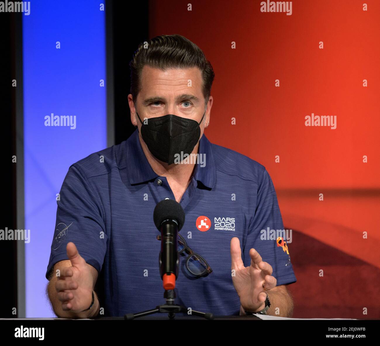 Pasadena, Vereinigte Staaten Von Amerika. Februar 2021, 19th. Perseverance Chief Engineer Adam Steltzner, kommentiert während einer NASA Perseverance Rover ersten Surface Checkout Briefing, bei der NASA Jet Propulsion Laboratory 19. Februar 2021 in Pasadena, Kalifornien. Der Perseverance Mars Rover landete erfolgreich und begann sofort, Daten zurück zur Erde zu senden. Quelle: Planetpix/Alamy Live News Stockfoto