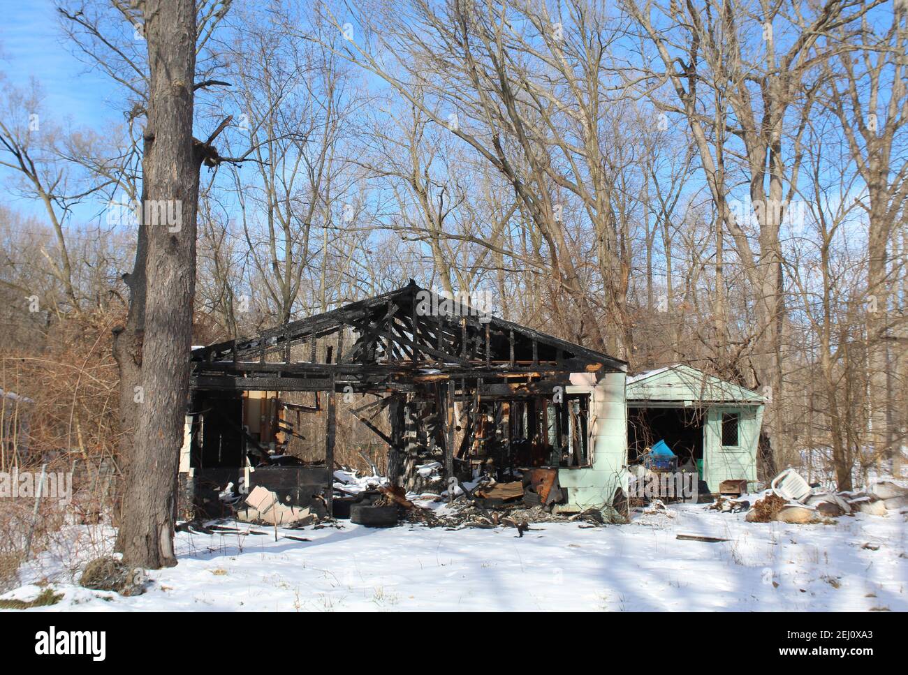 Rahmen bleibt nur in einem verlassenen Feuer beschädigt Detroit Haus in Detroit Brightmoor Nachbarschaft Stockfoto