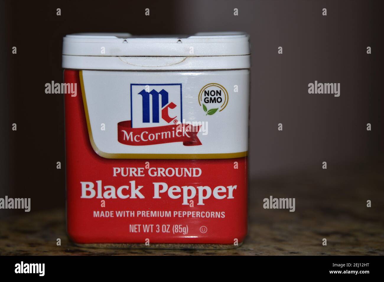 Dose McCormick schwarzer gemahlener Pfeffer ohne gvo Stockfoto