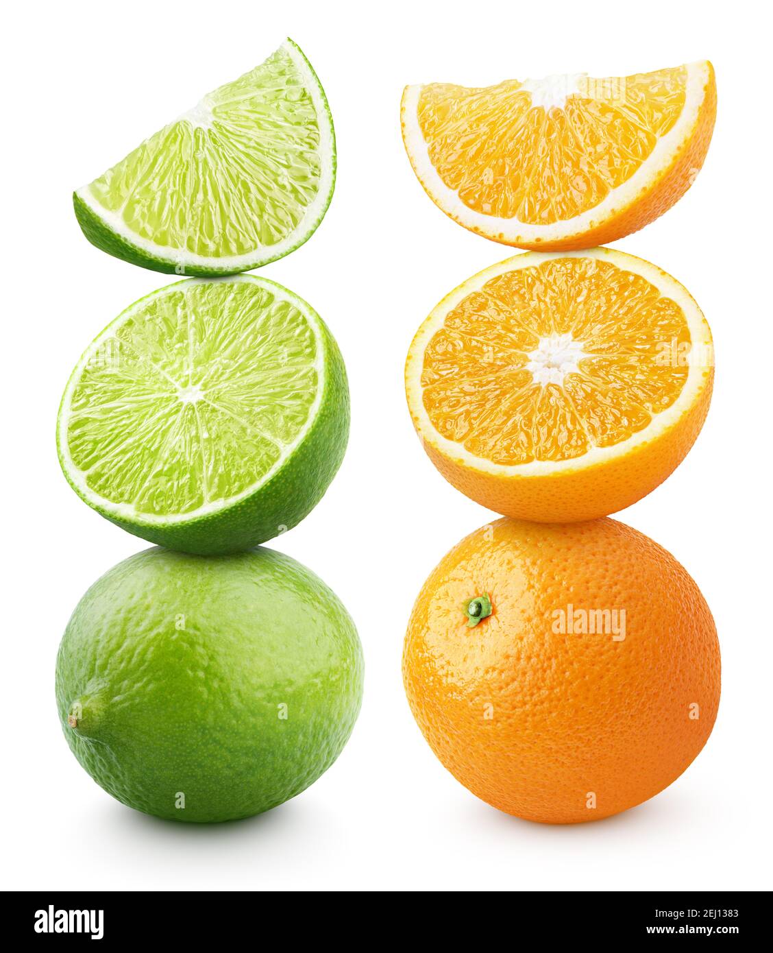 Pyramide von Orange und Limette Zitrusfrüchte isoliert auf weiß Mit Beschneidungspfad Stockfoto