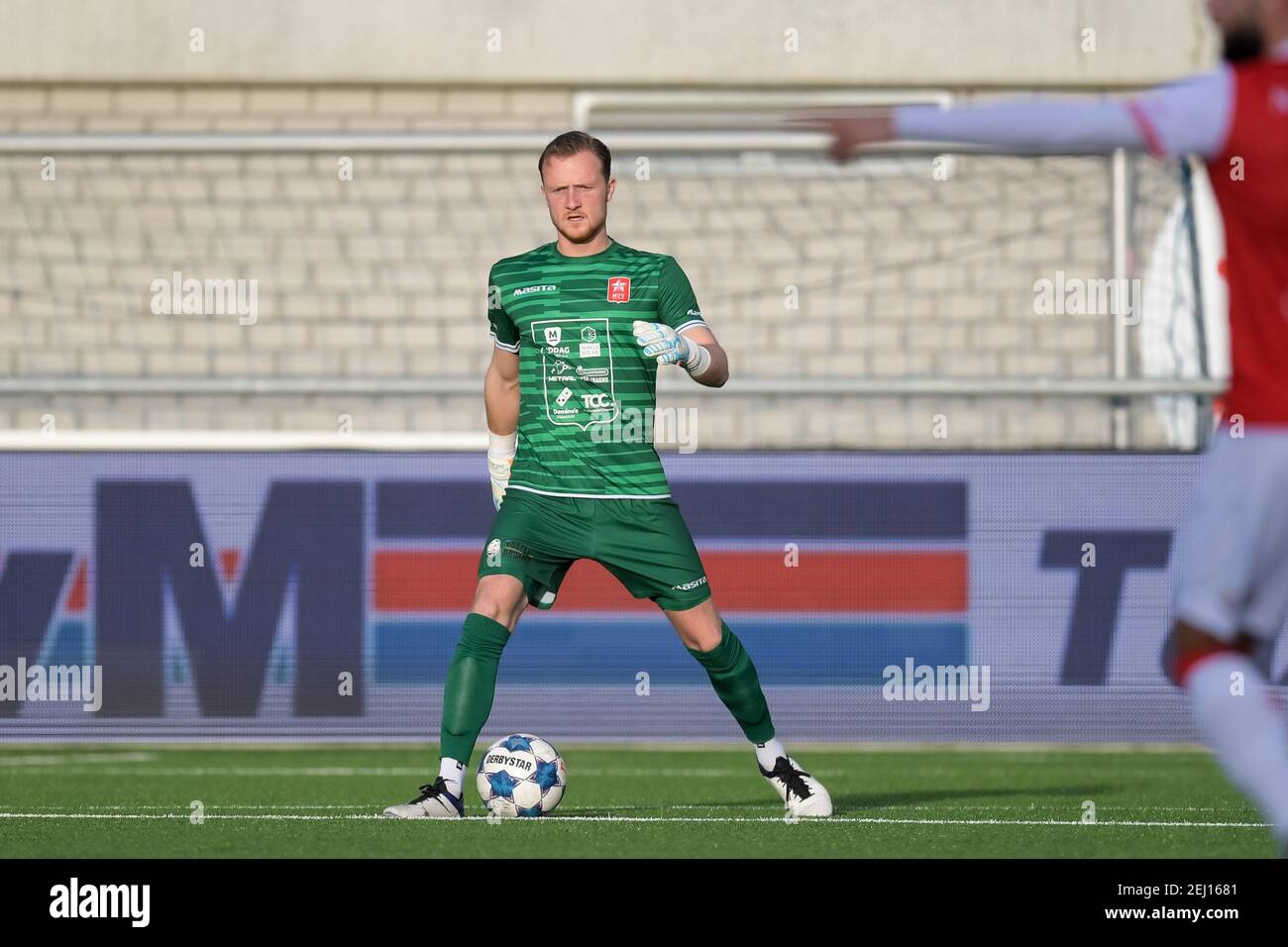 MAASTRICHT, NIEDERLANDE - FEBRUAR 20: Torwart Mike Havekotte vom MVV Maastricht beim Keuken Kampioen Divisie Spiel zwischen MVV Maastricht und Stockfoto