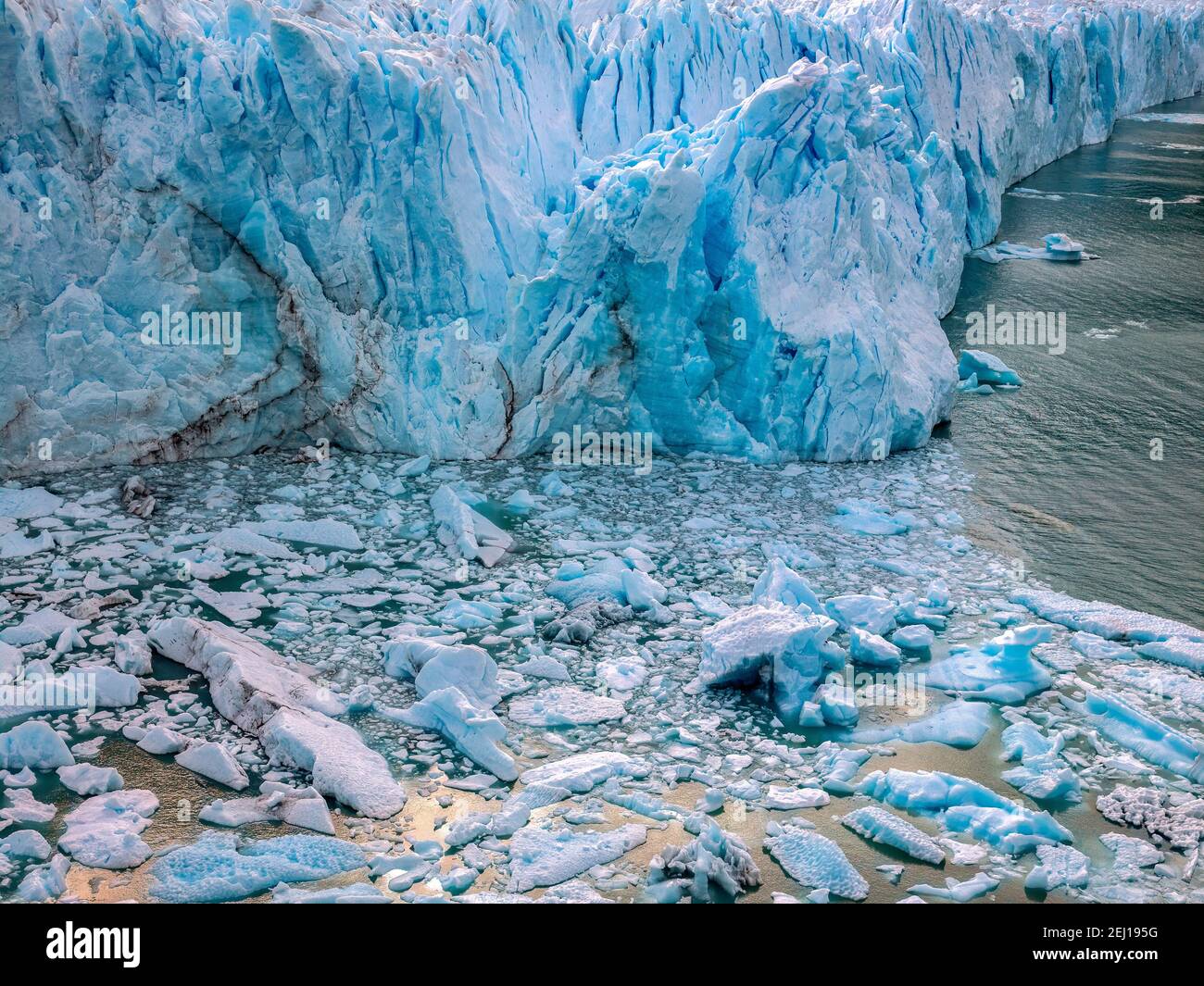 Der Perito Moreno Gletscher im Nationalpark Los Glaciares in Patagonien im Südwesten der Provinz Santa Cruz im Süden Argentiniens, Americ entfernt Stockfoto
