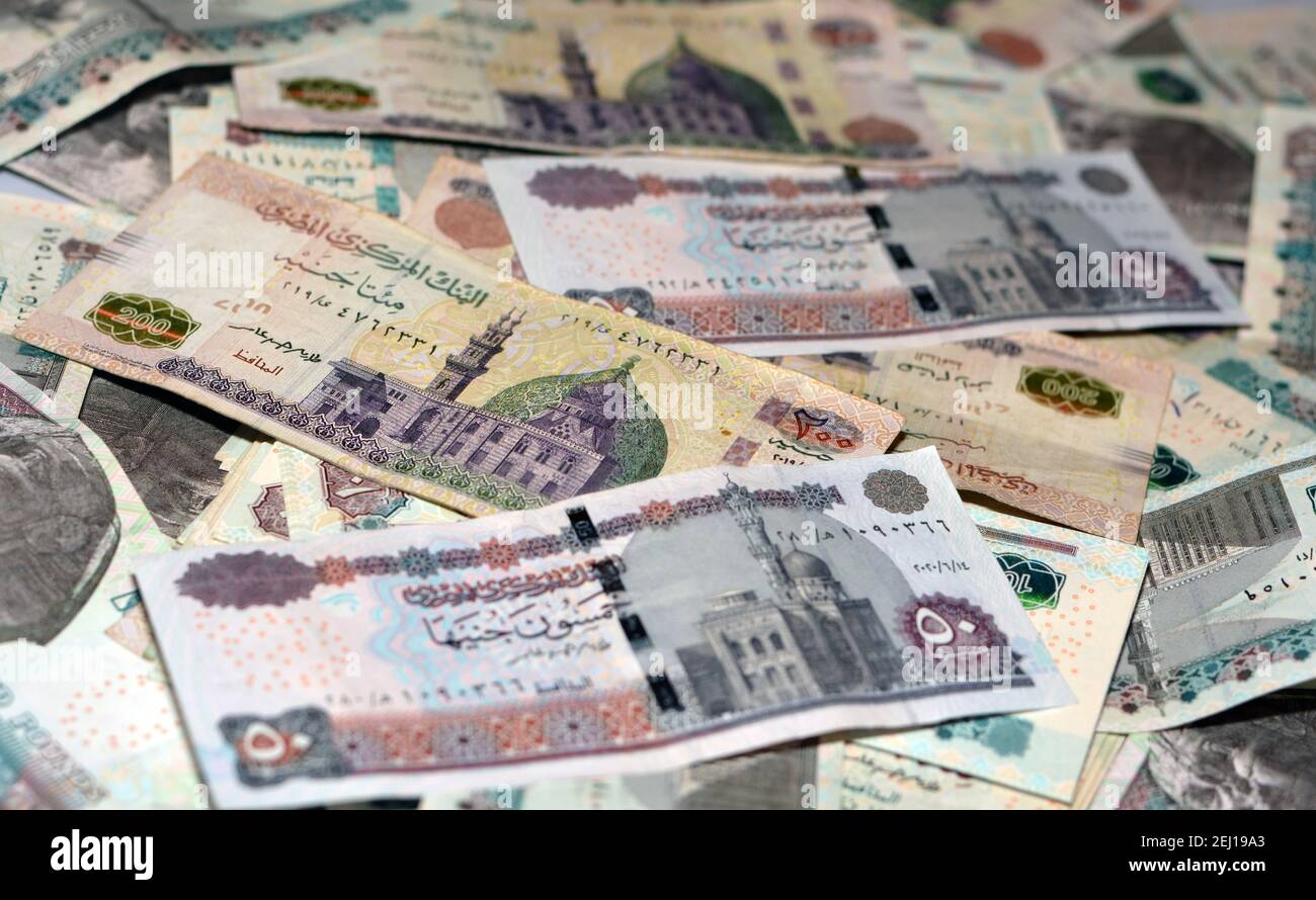 Selektiver Fokus des ägyptischen Geldhintergrundes , 200 LE, 100 LE, 50 LE ägyptische Banknote,. Ägypten Währung, ägyptische Pfund Bargeld Stockfoto