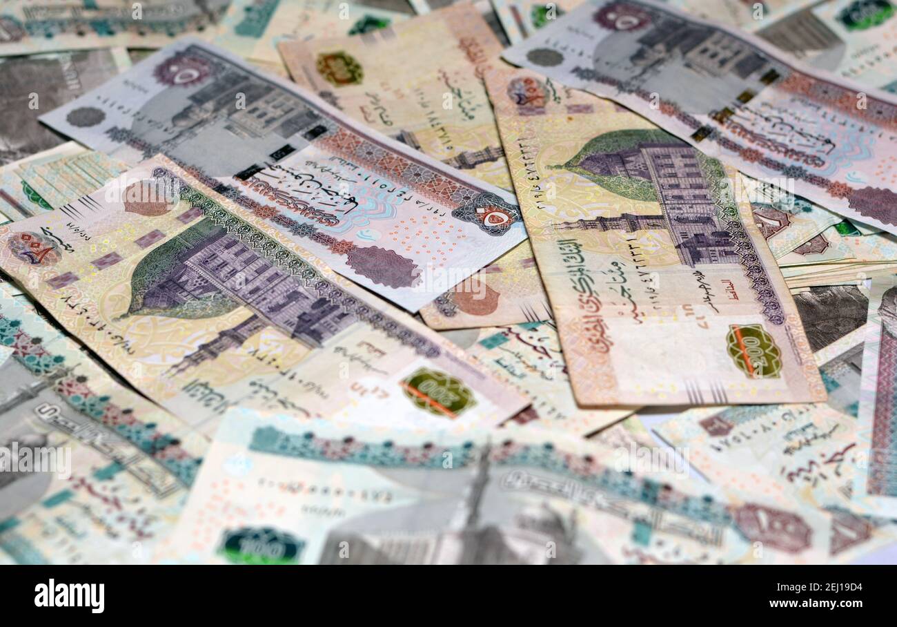 Selektiver Fokus des ägyptischen Geldhintergrundes , 200 LE, 100 LE, 50 LE ägyptische Banknote,. Ägypten Währung, ägyptische Pfund Bargeld Stockfoto