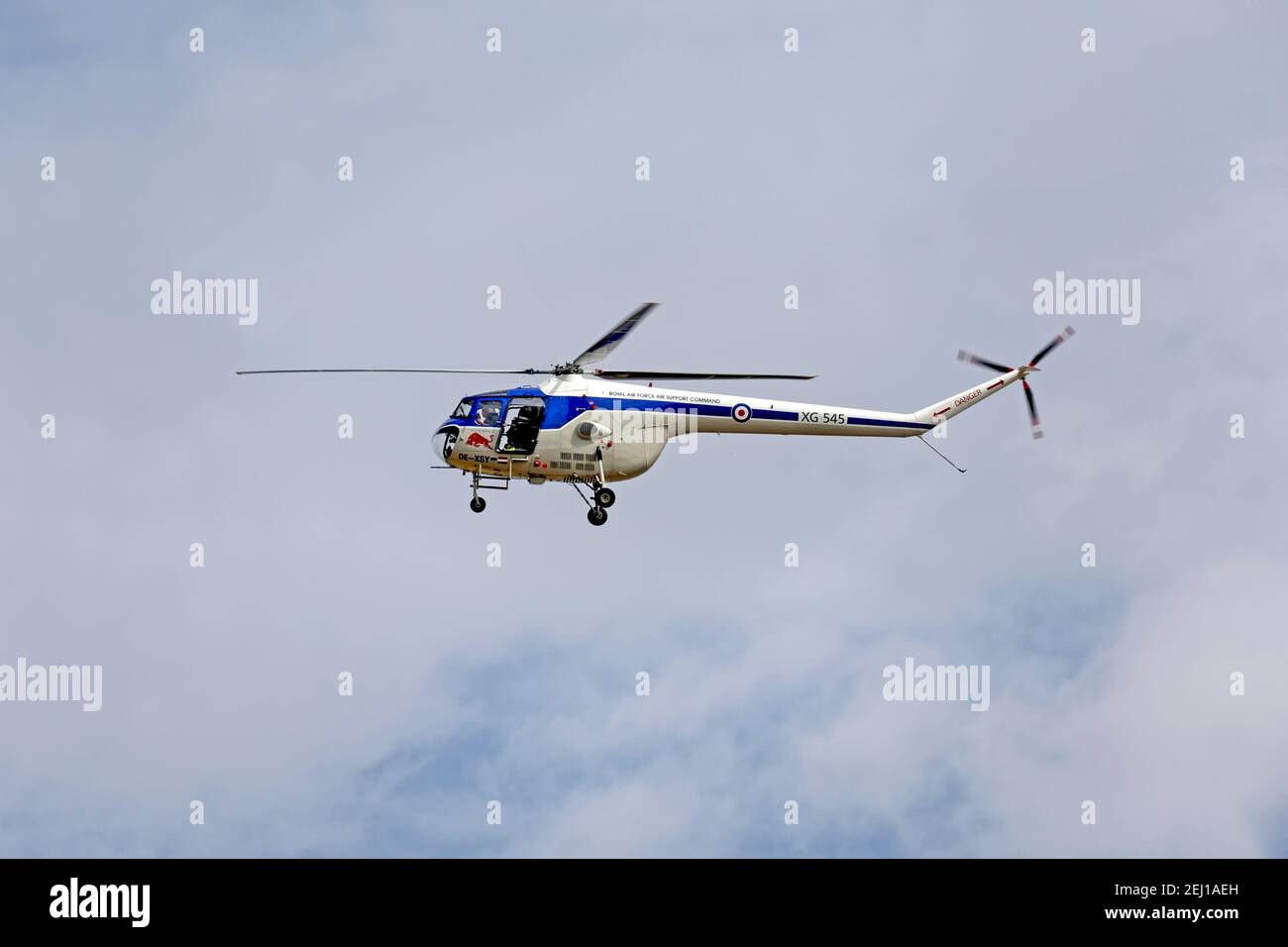 RAF Fairford, Gloucestershire, Großbritannien - Juli 16 2018: Ein Bristol Typ 171 Sycamore MK,52 Hubschrauber gebaut in 1957 (OE-XSY) der Flying Bulls verlässt RIAT Stockfoto