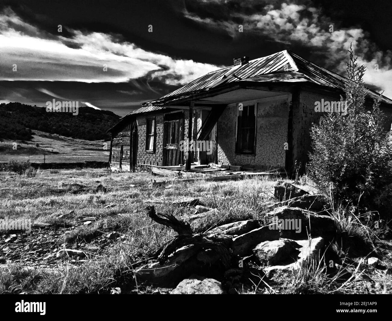 Verlassene Adobe Homestead, Burro Canyon Black and White Stockfoto