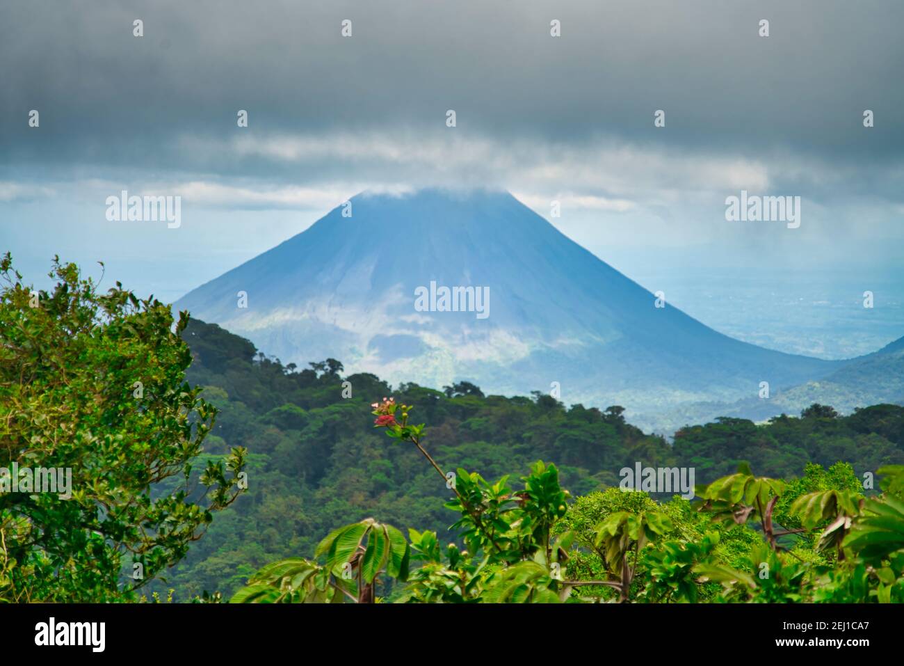 Blick auf den Vulkan Arenal in Costa Rica Stockfoto