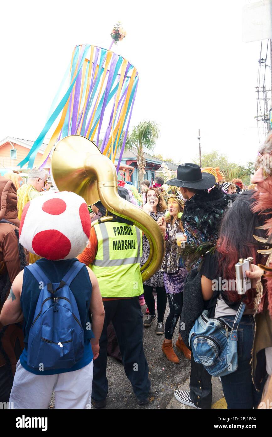 Paradebesucher während des Mardi Gras 2020. Stockfoto