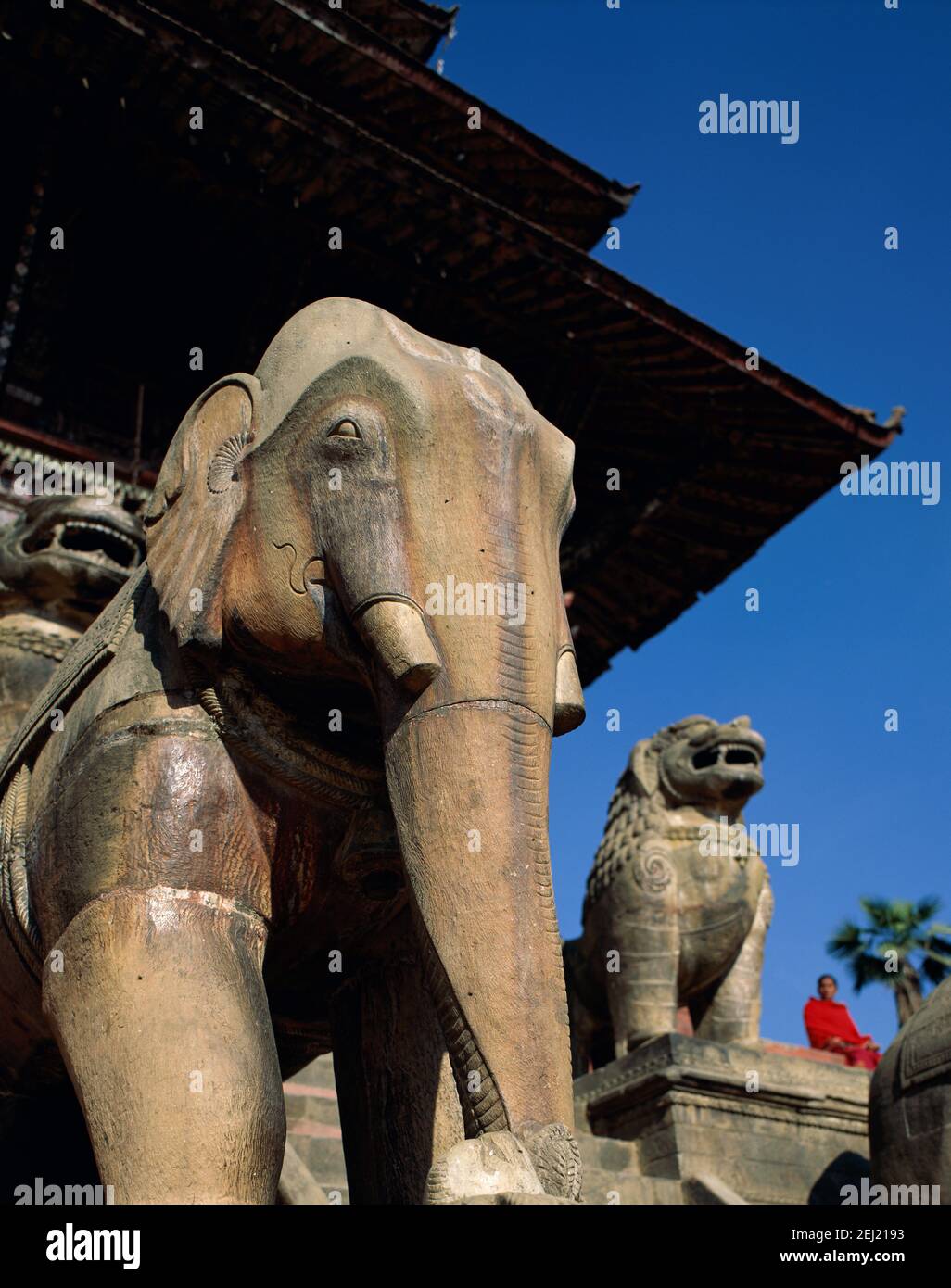 Asien, Nepal, Bhaktapur, Nyatapola Tempel, Elefantenstatue, Stockfoto