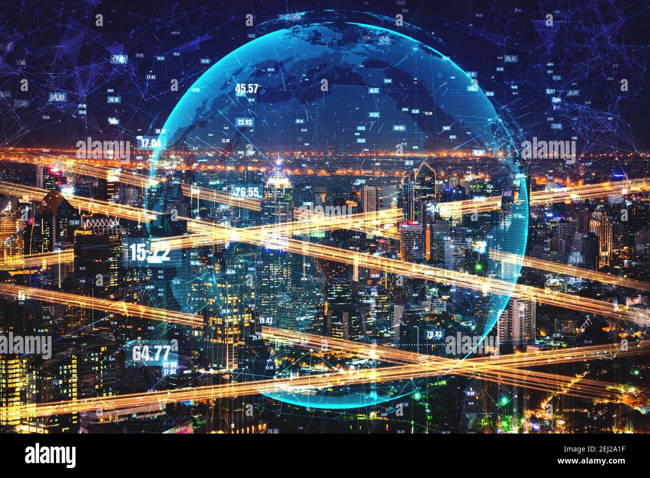 Smart City-Technologie mit futuristischer Grafik der digitalen Datenübertragung . Konzept der Computer-Internet-Kommunikation und Informationsnetzwerktechnologie Stockfoto