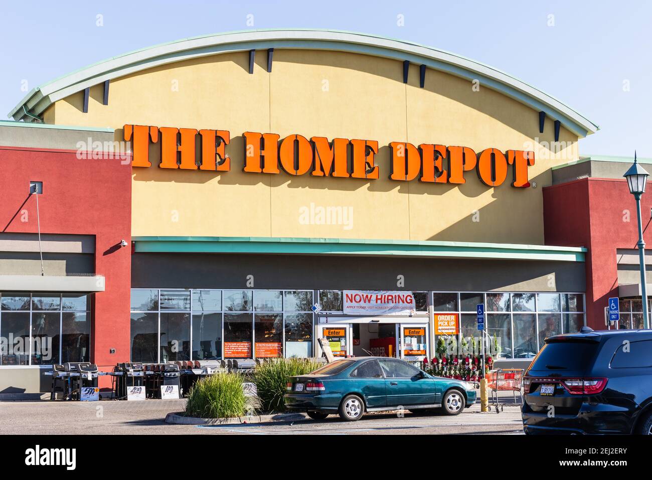 Dec 4, 2020 Antioch / CA / USA - Home Depot Store in San Francisco Bay Area; The Home Depot, Inc. Ist der größte Baumarkt in den USA Stockfoto