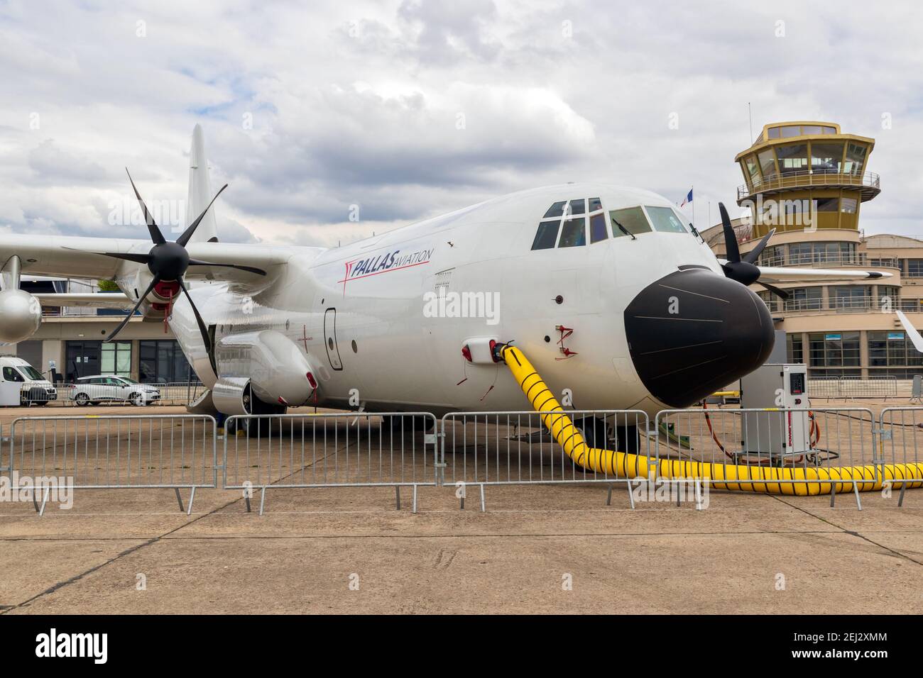 Pallas Aviation Lockheed Martin LM-100J Hercules Transportflugzeug auf der Paris Air Show. Frankreich - 20. Juni 2019 Stockfoto