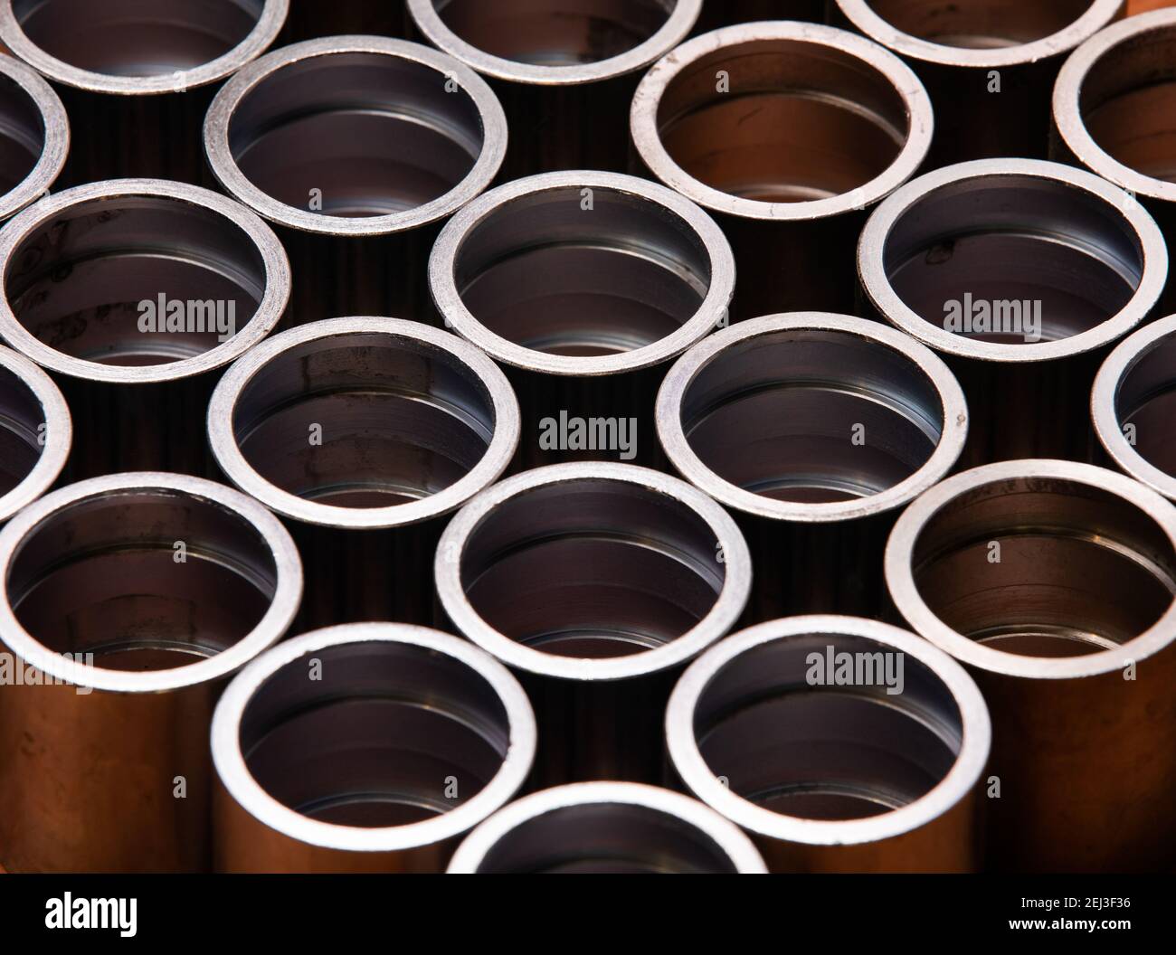 Stahlringe nach der Herstellung aufgereiht Stockfoto