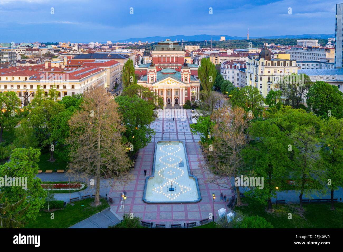 Sonnenuntergang Luftaufnahme des Ivan Vasov Theaters in Sofia, Bulgarien Stockfoto