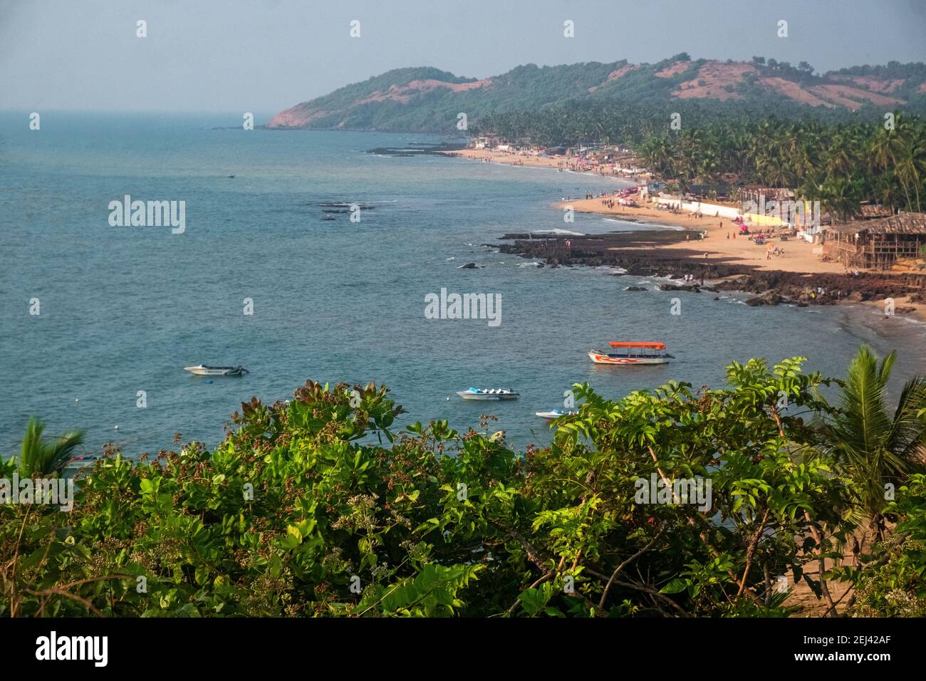 Strände und Natur des nördlichen Goa, Anjuna Strand von Hills Stockfoto