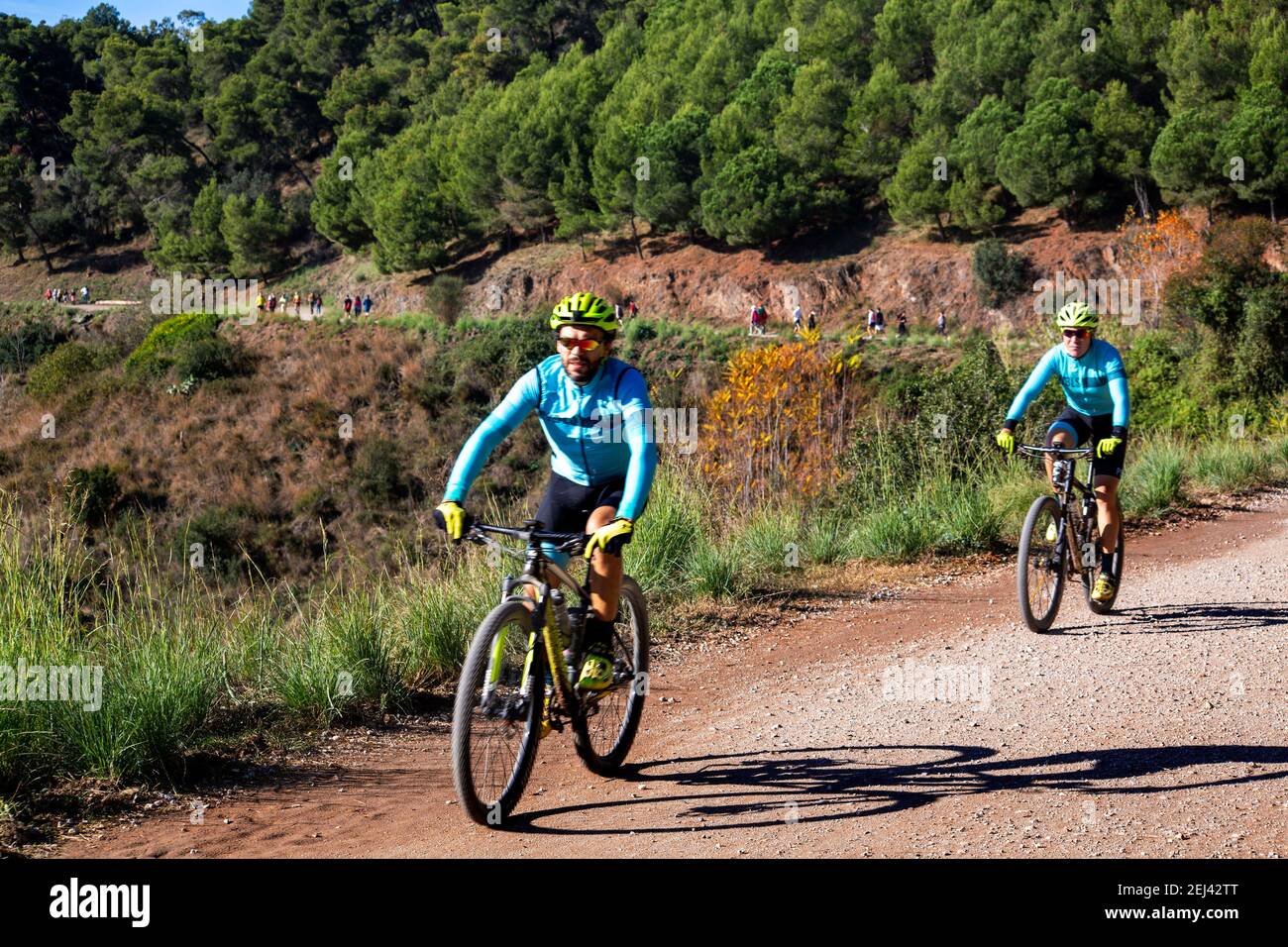 Durante los fin de semana la carretera de las aigues se llena de deportistas como corredores y ciclistas. Stockfoto