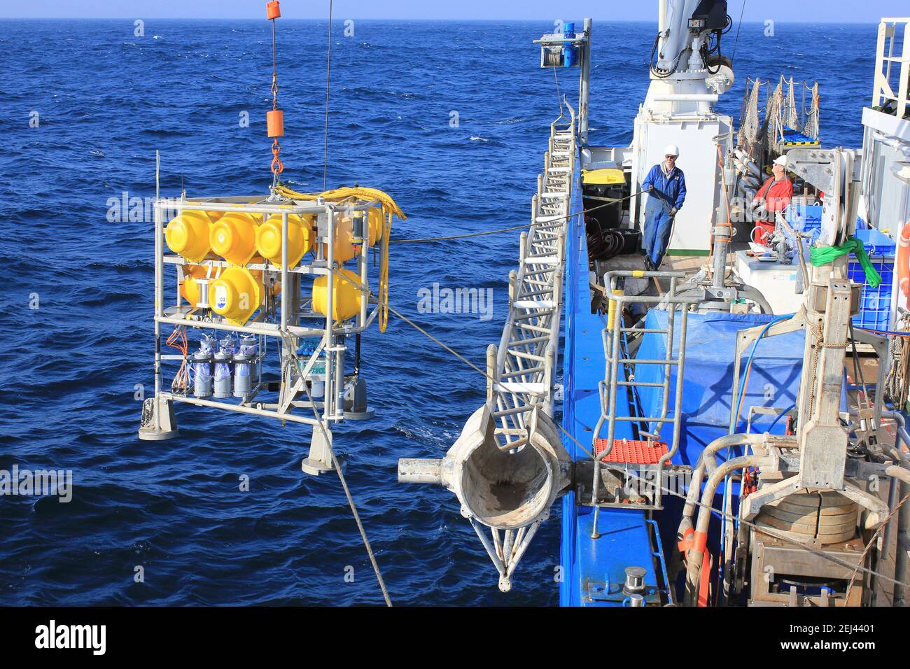 Bereitstellen einer ALBEX Lander, die auf dem Meeresboden mit Ausrüstung, kann aktuelle Richtung und Geschwindigkeit zu messen, gelöster Sauerstoff etc. Stockfoto