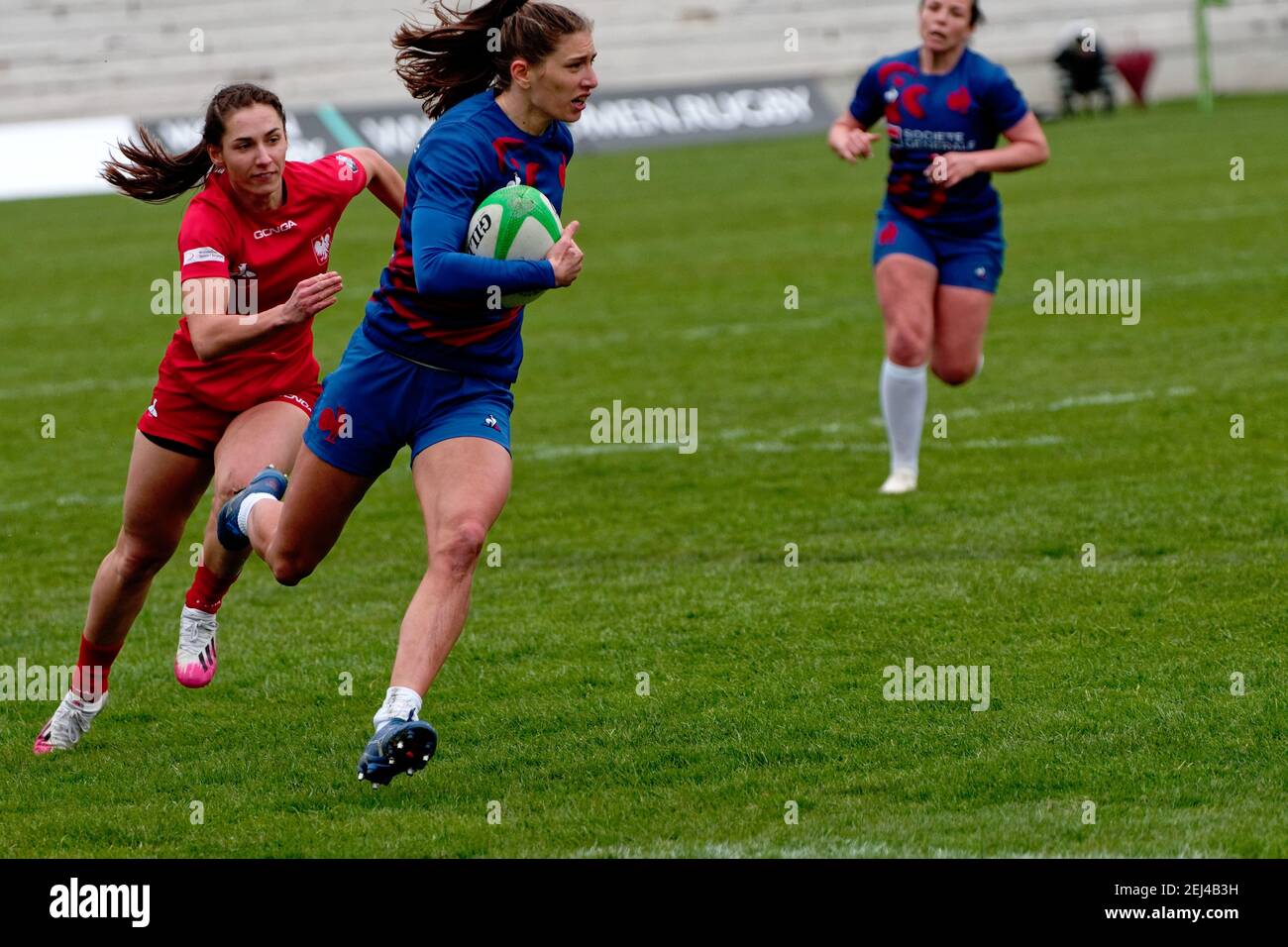 Madrid, Spanien. Februar 2021, 21th. Madrid Rugby 7s International Tournament. Frauenturnier. 1st Wochenende 2nd Tage. Polen gegen Frankreich. Complutense Universität, Madrid, Spanien. Kredit: EnriquePSans / Alamy Live Nachrichten Stockfoto