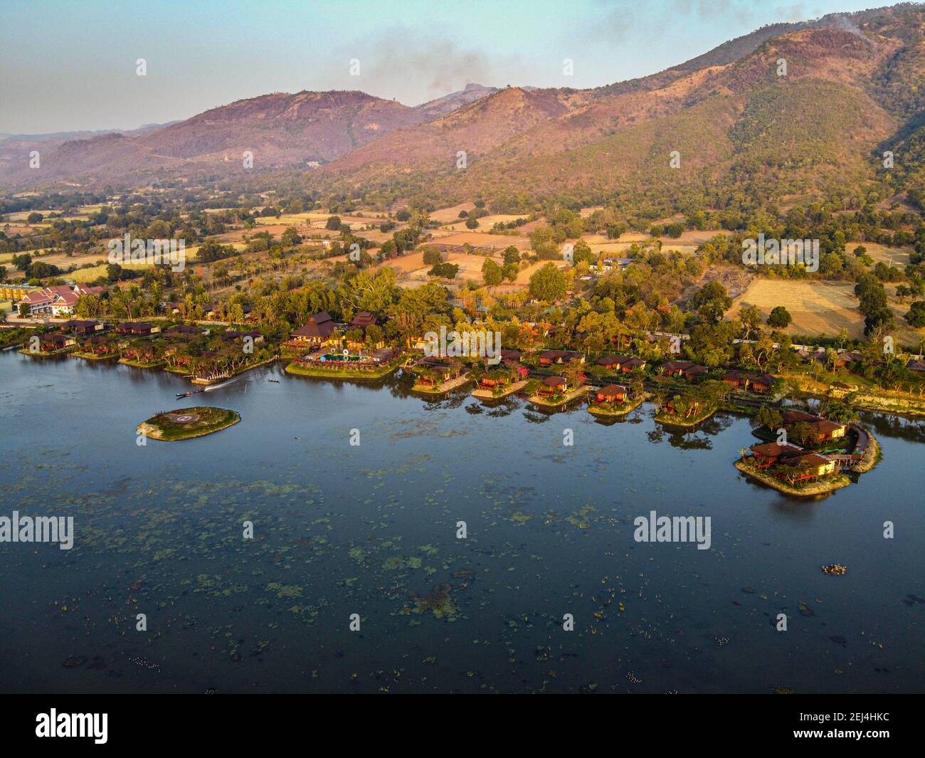 Luftaufnahme von Überwasser Bungalows, Inle See, Shan Staat, Myanmar, Nyaungshwe Township, Shan State, Myanmar Stockfoto