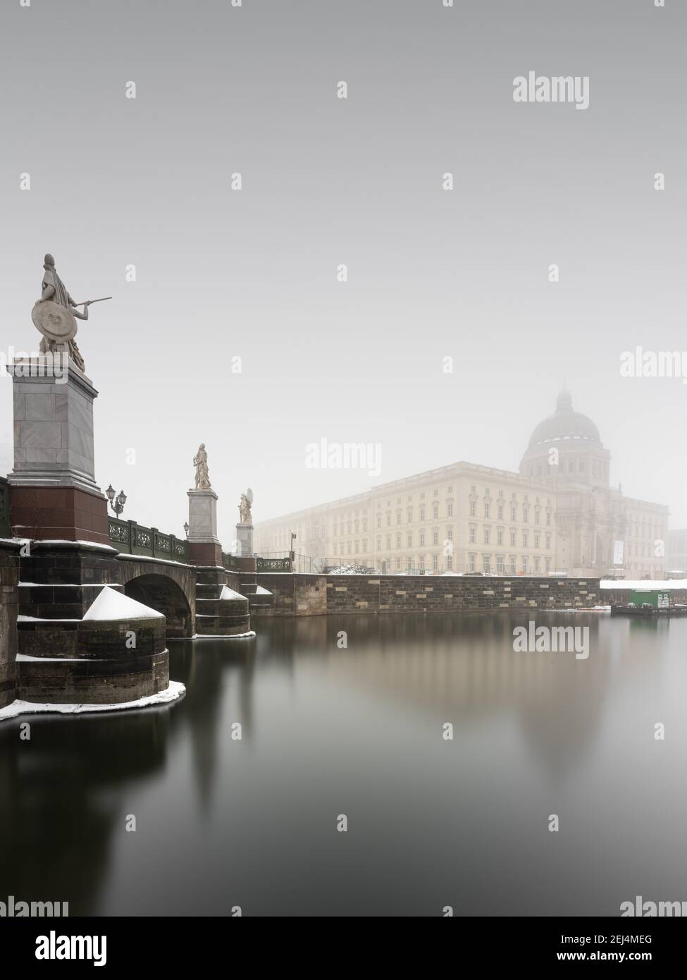 Das Berliner Schloss im Nebel, Humboldt Forum, Berlin Mitte, Berlin, 2020, Deutschland Stockfoto