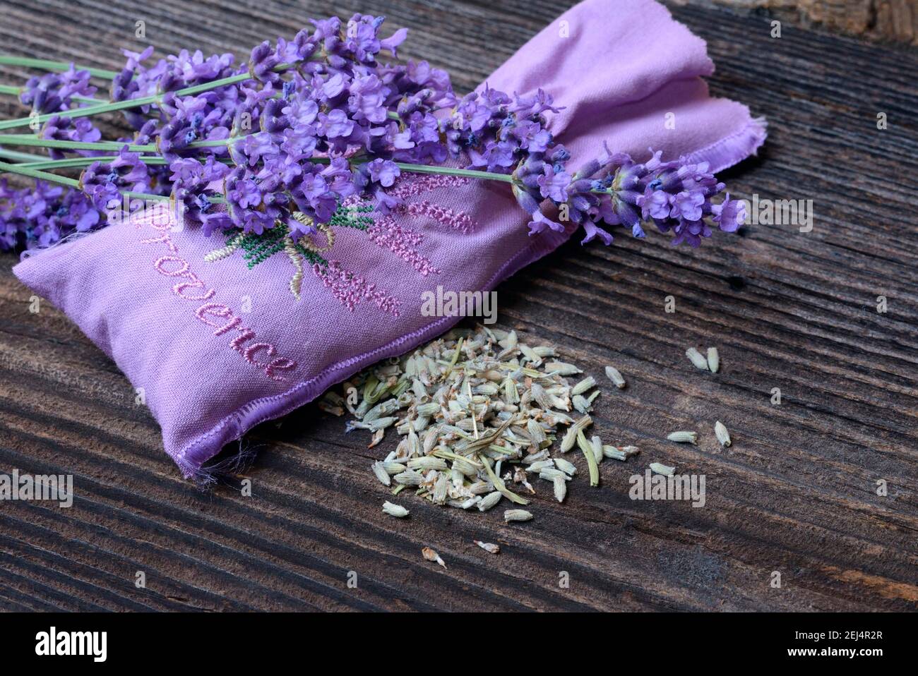 Lavendel (Lavandula angustifolia), getrocknete Lavendelblüten, duftende Beutel, Lavendelbeutel, Lavendelduft, Lavendelaroma Stockfoto