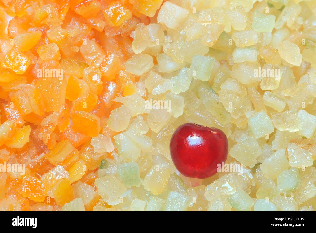 Kandierte Früchte, kandierte Orange, kandierte Zitrone, kandierte Fruchtwürfel und kandierte Kirsche Stockfoto