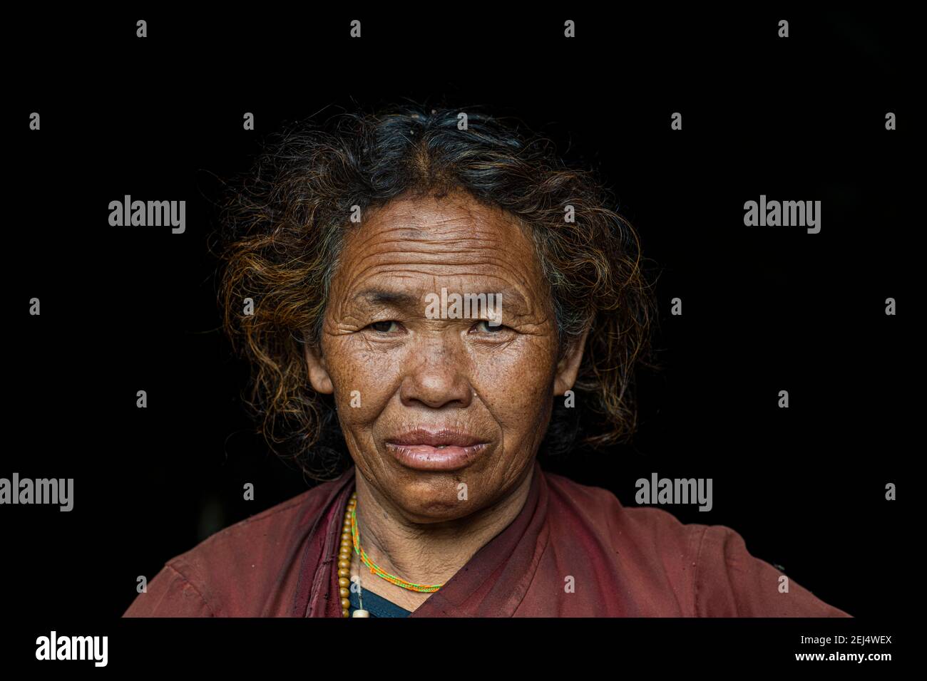 Porträt einer älteren Frau, Dolpo, Nepal Stockfoto
