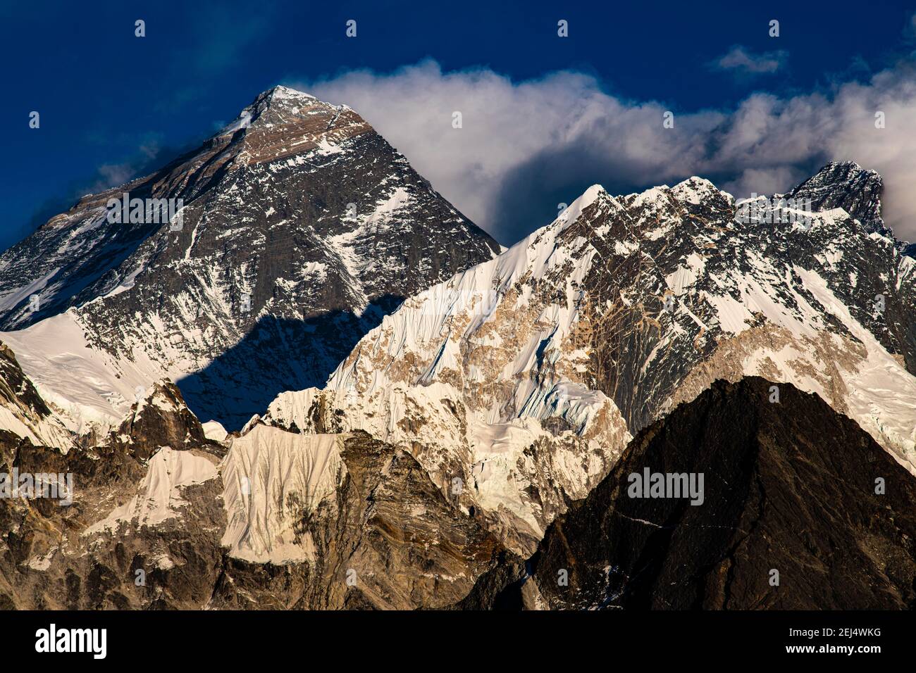 Blick im Abendlicht vom Renjo La Pass 5417 m nach Osten auf Himalaya mit Mount Everest, 8848 m, Nuptse, 7879 m und Lhotse, 8516 m, Khumbu Stockfoto