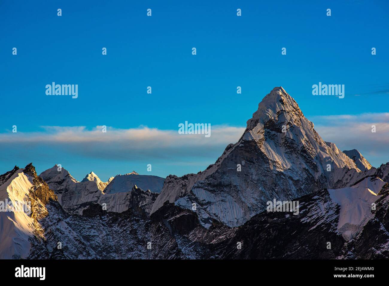 AMA Dablam 6812 m im Abendlicht (Matterhorn von Nepal), Mahalangur Himal, Solu Khumbu, Himalaya, Nepal Stockfoto