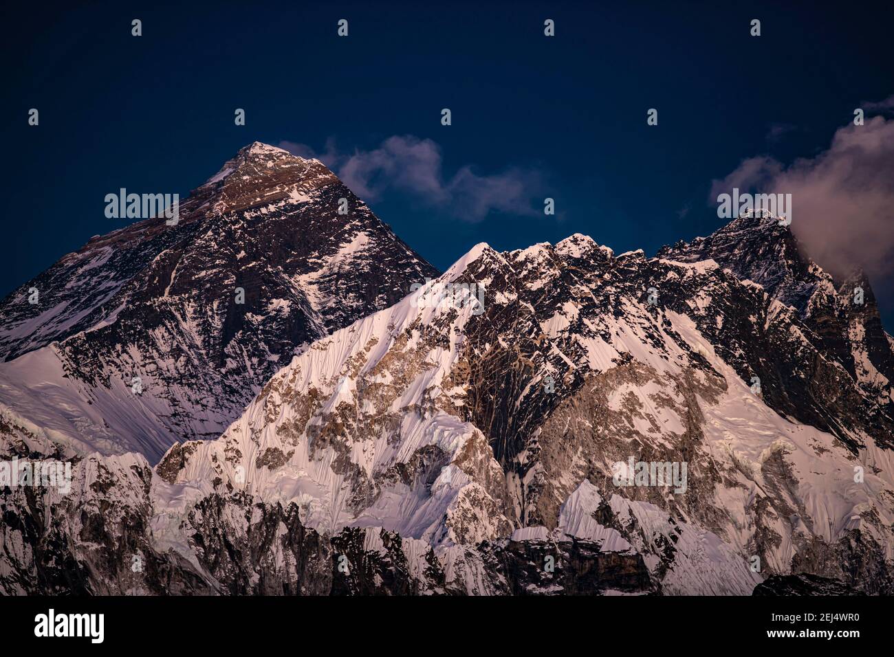 Blick im Abendlicht vom Renjo La Pass 5417 m nach Osten auf Himalaya mit Mount Everest, 8848 m, Nuptse, 7879 m und Lhotse, 8516 m, Khumbu Stockfoto