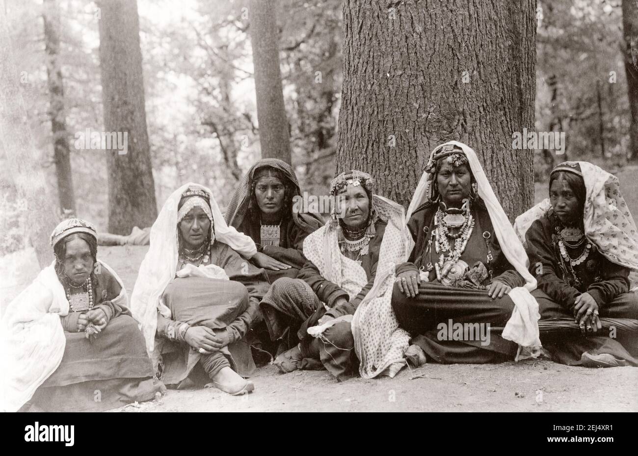 Spätes 19th Jahrhundert Vintage-Foto: Gruppe von Landfrauen, Nordindien. Stockfoto