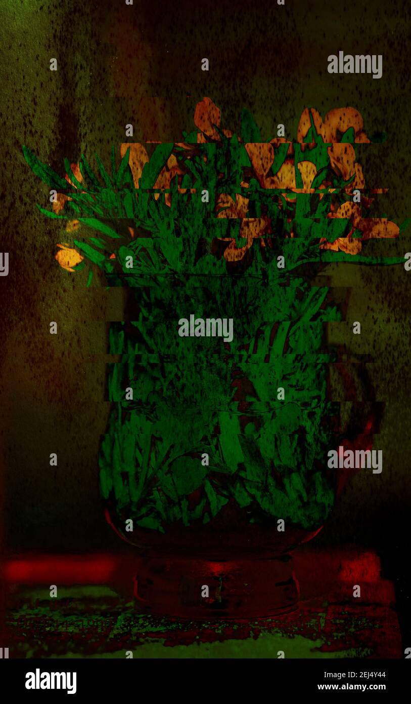 Abstrakte bunte Illustration. Ein Blumenstrauß in einem Vintage-Glas, auf einem grunge Hintergrund Stockfoto