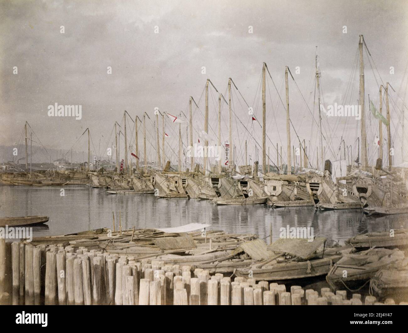 Spätes 19th Jahrhundert Vintage-Foto: Große Schiffe,. Handel Junks, Kobe Hafen, Japan Stockfoto