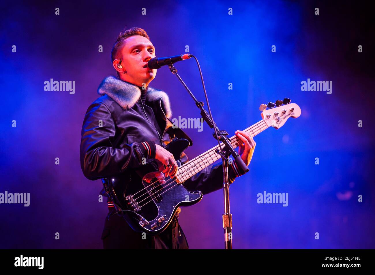 Oliver SIM von The XX spielt live auf der Bühne des Beestival 2017 im Lulworth Castle - Wareham. Bilddatum: Freitag, 8th. September 2017. Bildnachweis sollte lauten: David Jensen Stockfoto