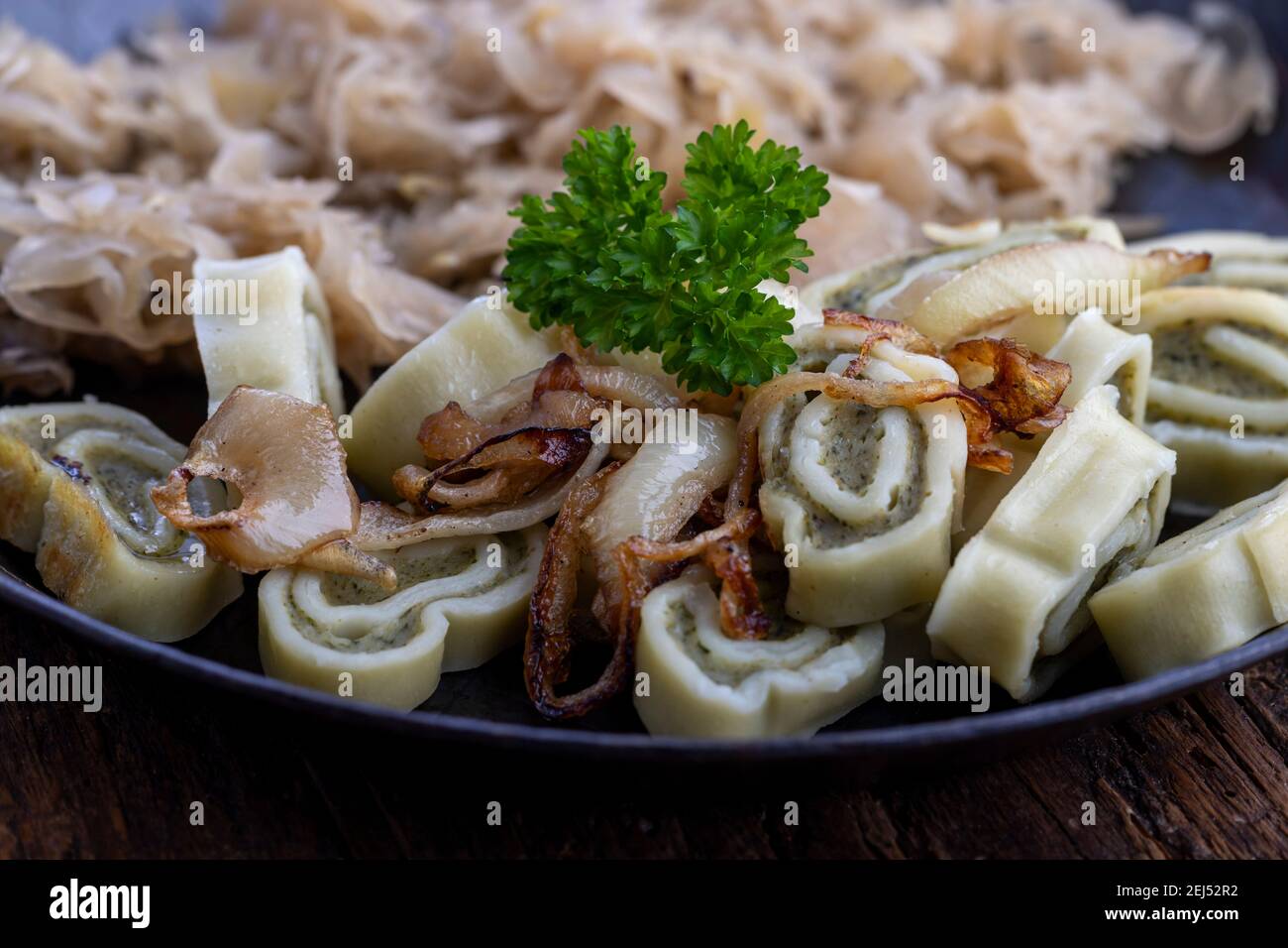 bayerische maultaschen Pasta in einer Pfanne Stockfoto